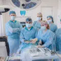 Implant dentar fara surub prin ghidare digitala cu AI