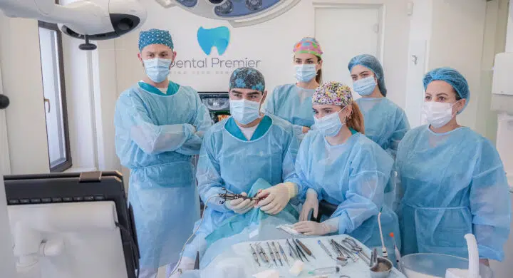 Implant dentar fara surub prin ghidare digitala cu AI