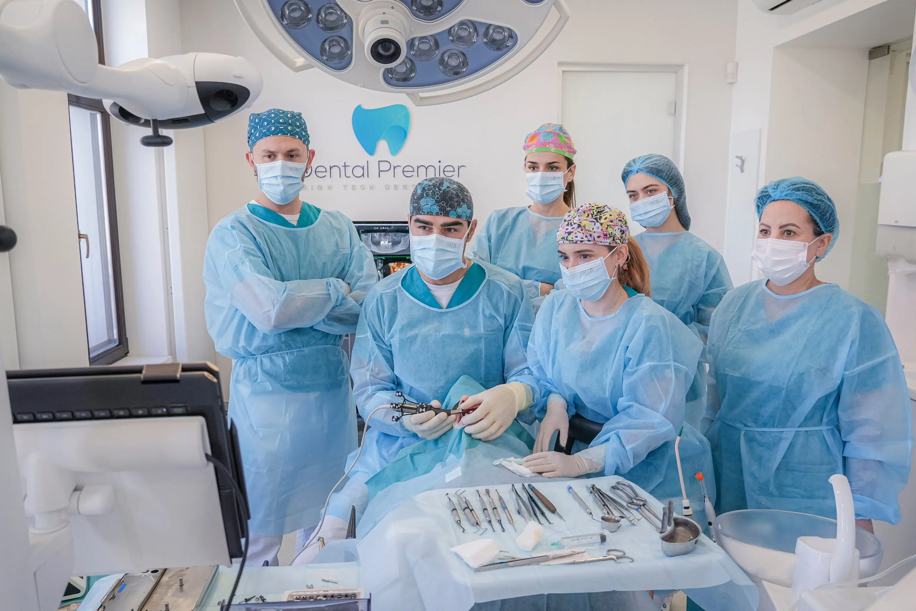 Implant dentar fara surub prin ghidare digitala cu AI