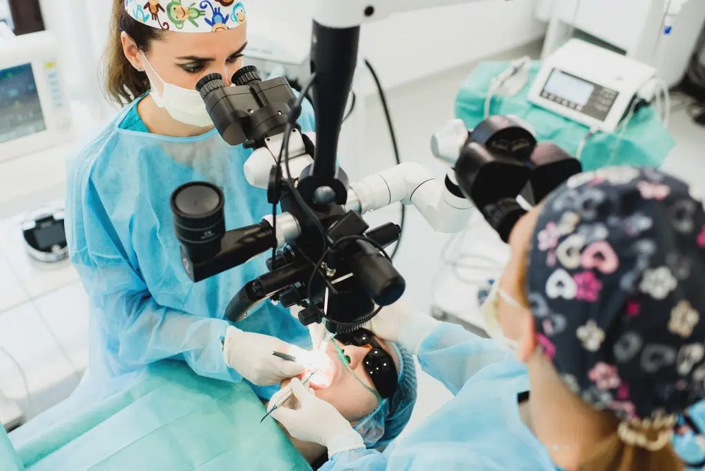 Medic chirurg dentar sau dento-alveolar in Bucuresti Medic chirurg dentar sau dento-alveolar in Bucuresti